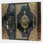 Zühre Serie Geschenkset mit Koran, Gebetskette und Gebetsteppich - 29x25x4 cm - Schwarz